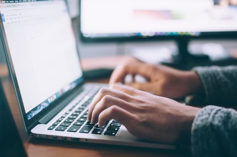 Moderner Homeoffice-Arbeitsplatz
